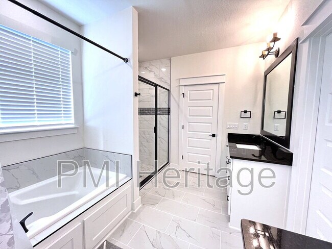 Building Photo - 2061 Larry Ln