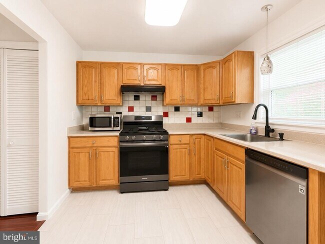 Building Photo - 14761 Ealing Ct