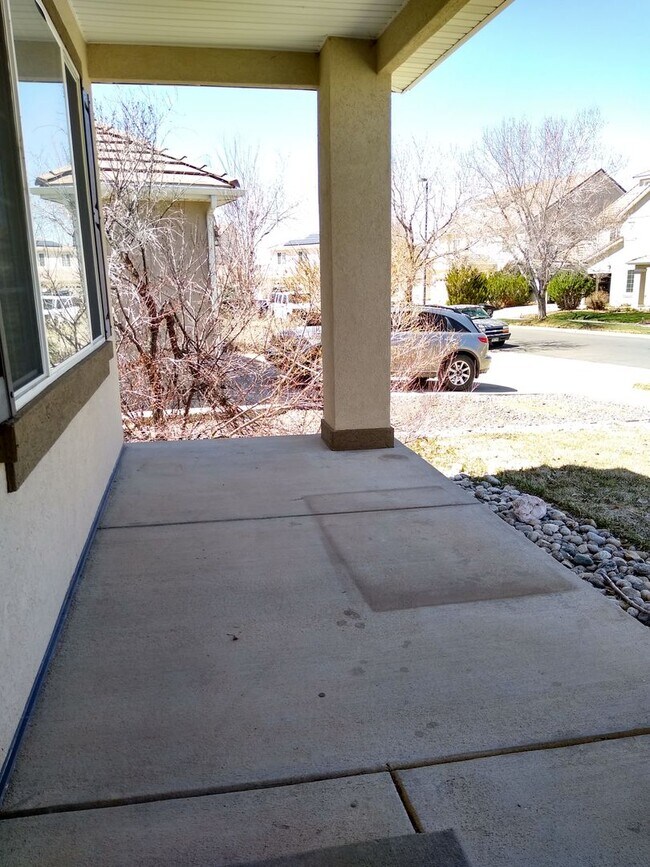 Building Photo - Massive and Expansive 5 Bedroom Green Vall...