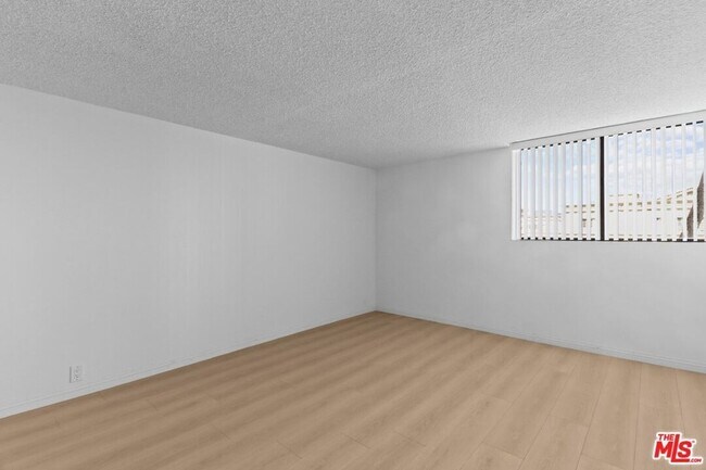 Building Photo - 10535 Wilshire Blvd