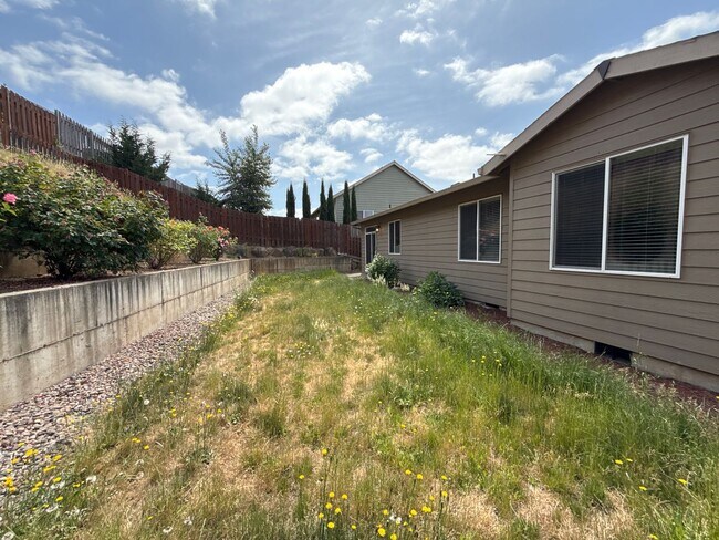 Building Photo - Beautiful 3 Bedroom  2.0 Bathroom Home in ...