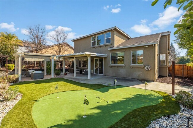 Building Photo - Elegant & Spacious 4 Bedroom Home Near Fol...