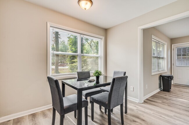 Building Photo - 2265 Columbia Dr