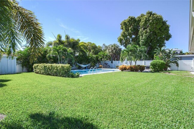 Building Photo - 3665 Belle Vista Dr E