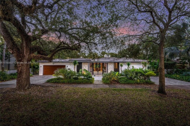 Building Photo - 2415 San Domingo St