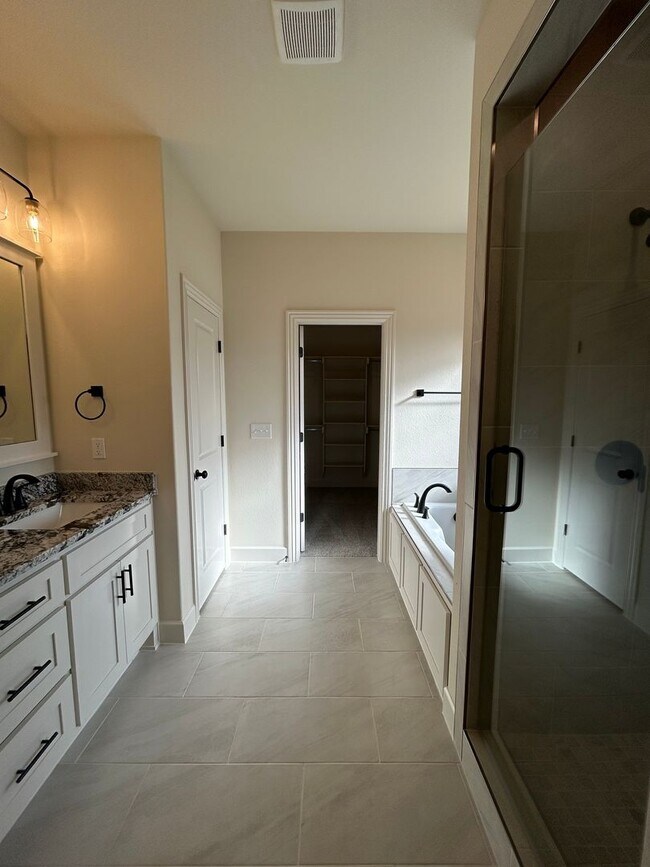 Building Photo - Beautiful Modern Home in Pea Ridge!