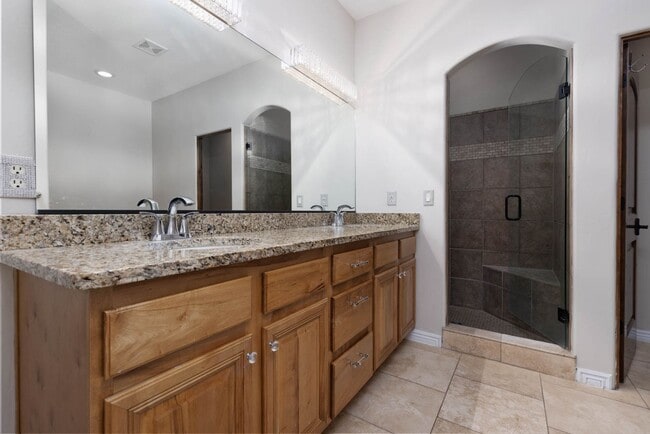 Building Photo - House in Gated Community with Views!