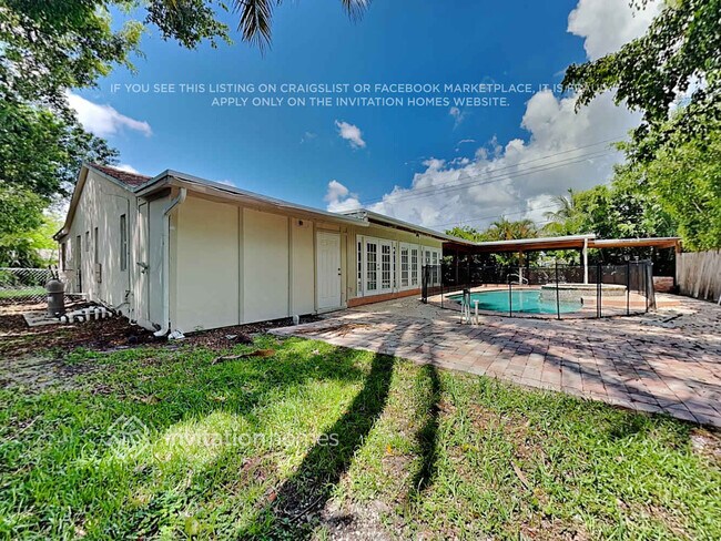 Building Photo - 7460 E Plumosa Ln
