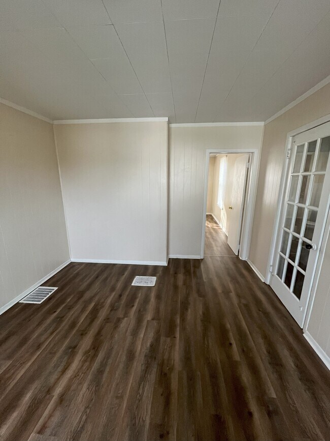 Building Photo - 115 June St