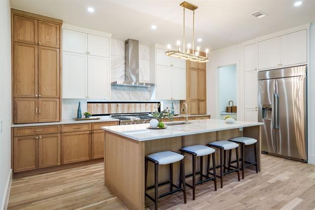 Building Photo - 5836 Kenwood Ave