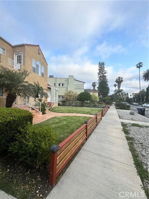 Building Photo - 1046 S Citrus Ave
