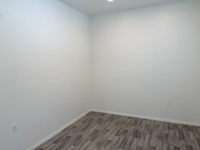 Building Photo - Amazing 5 bedroom home for rent in North Fontana