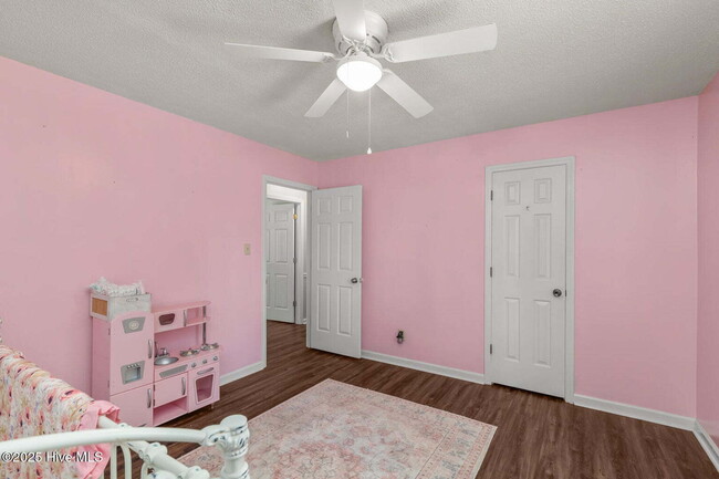 Building Photo - Beautiful 3 Bedroom, 2 Bath Home -135 Yate...