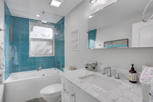 Building Photo - 320 S Ocean Blvd