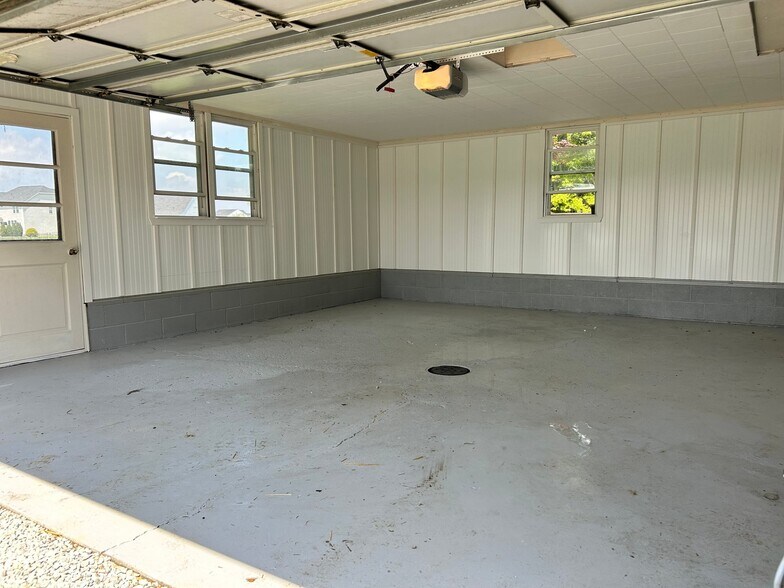 Building Photo - 4381 Poe Rd