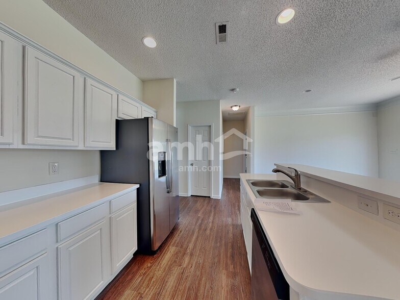 Building Photo - 8935 Hedge Maple Rd