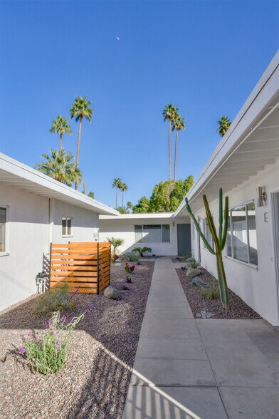 Building Photo - 975 E Camino Parocela