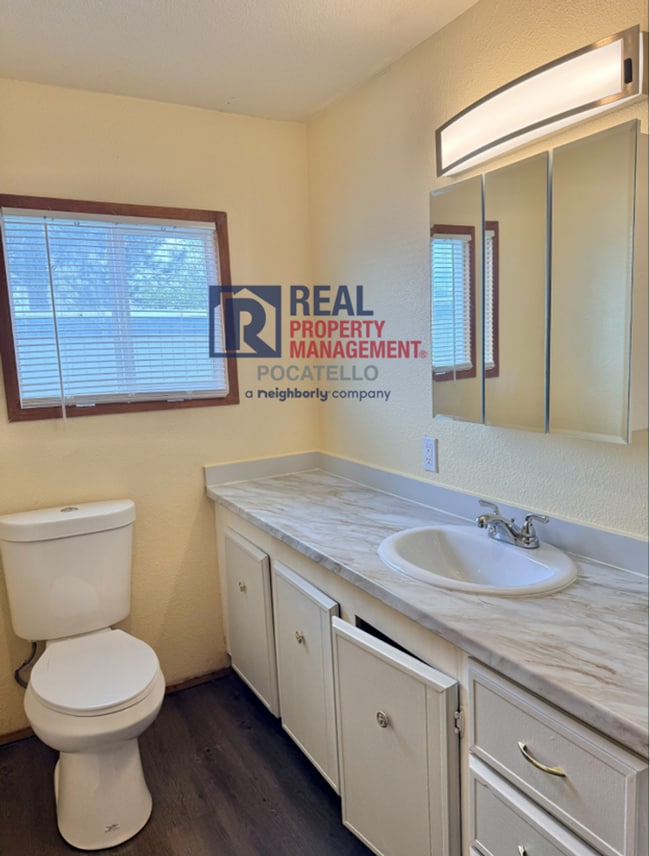 Building Photo - 3 bedroom 1 bath Mobile Home