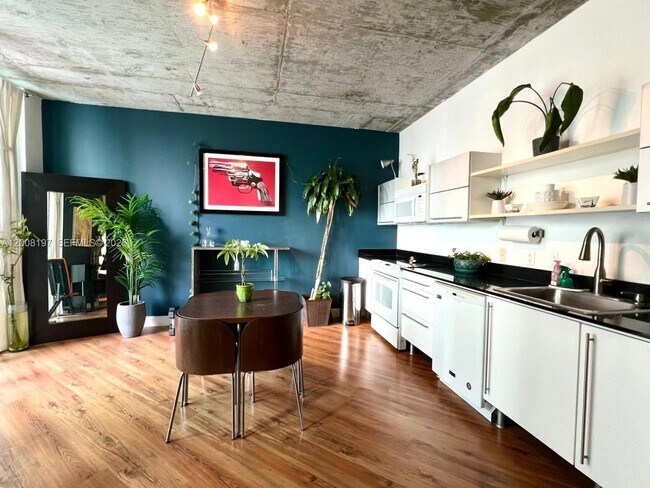 Building Photo - 690 SW 1st Ct