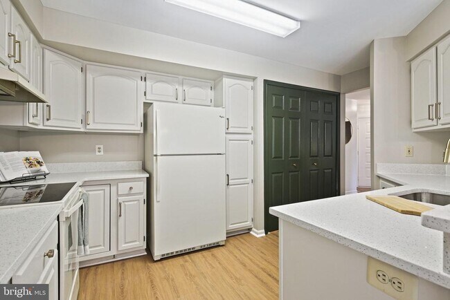 Building Photo - 5006 Dorsey Hall Dr