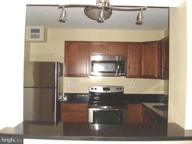 Building Photo - 8340 Greensboro Dr