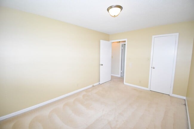 Building Photo - 3049 Westchester Dr