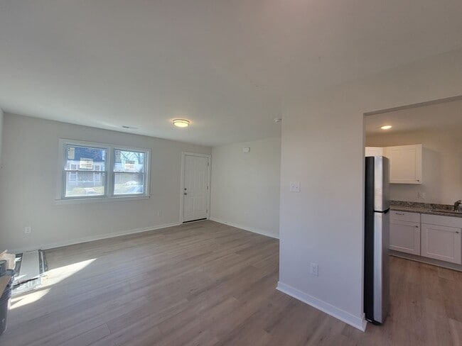 Building Photo - 3719 Moody Ave