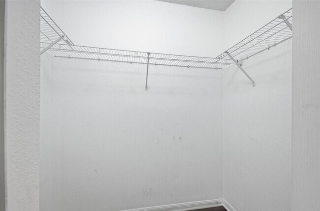 Building Photo - 4 Red Oak Pl