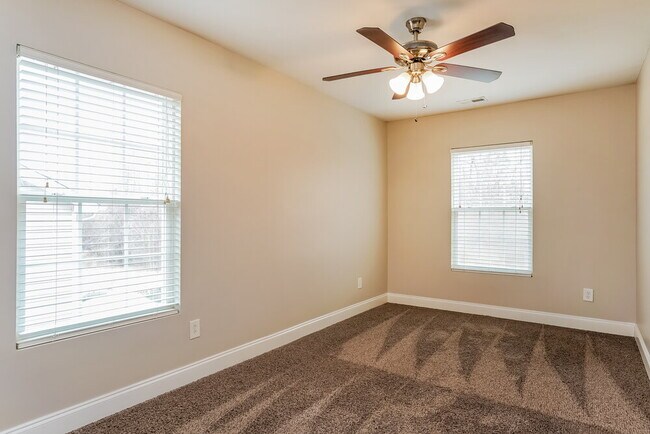 Building Photo - 130 Norwich Dr