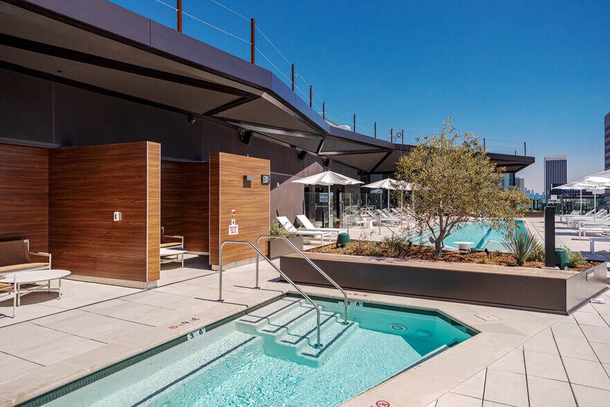 Building Photo - 6401 Wilshire Blvd