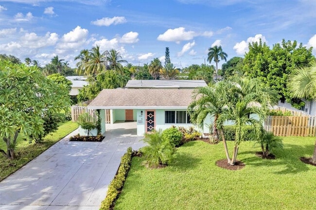 Building Photo - 2611 NE 20th St