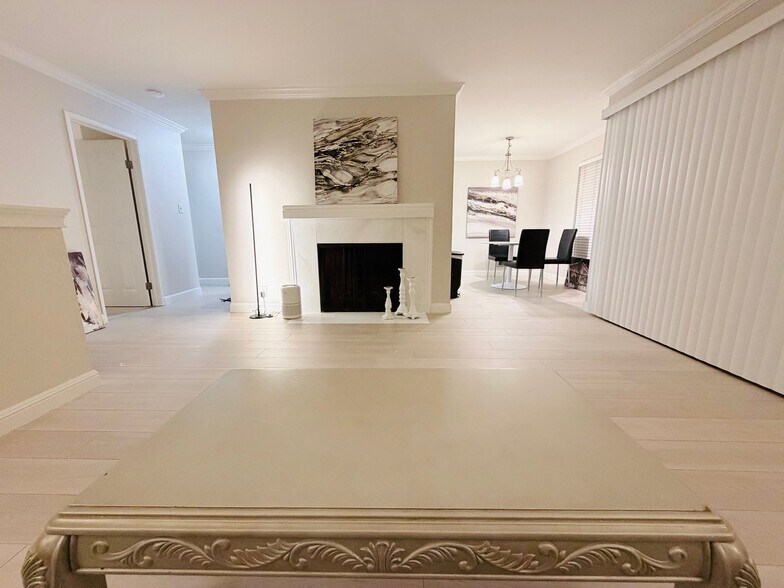 Building Photo - 8985 Alcosta Blvd