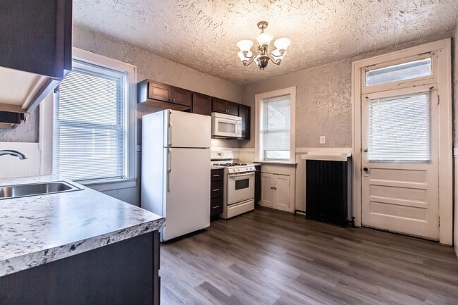 Building Photo - Loft like living in Carondelet.  Ask about...