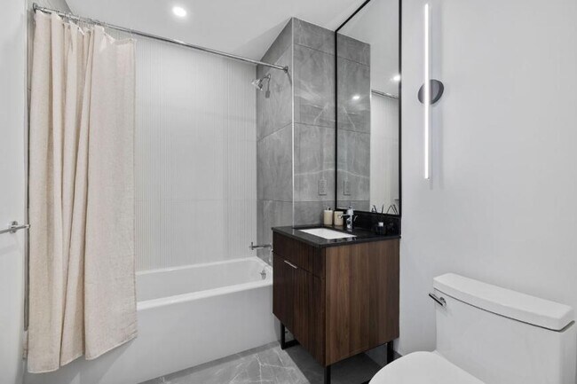 Building Photo - 3 bedroom in Queens NY 11377