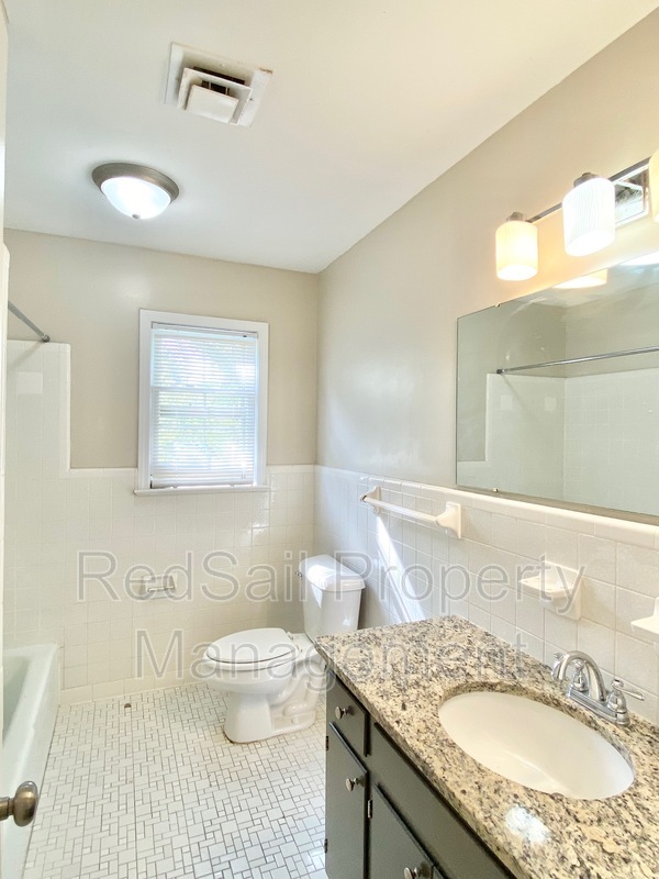 Building Photo - 224 Saddler Dr