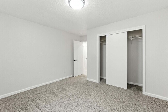 Building Photo - 528 Talladega St SE