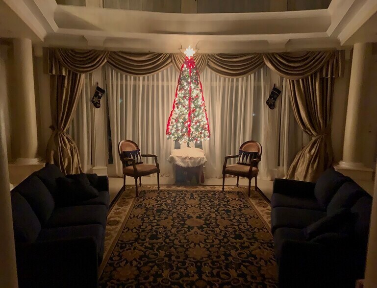 Christmas Decor - 2602 Deer Trl