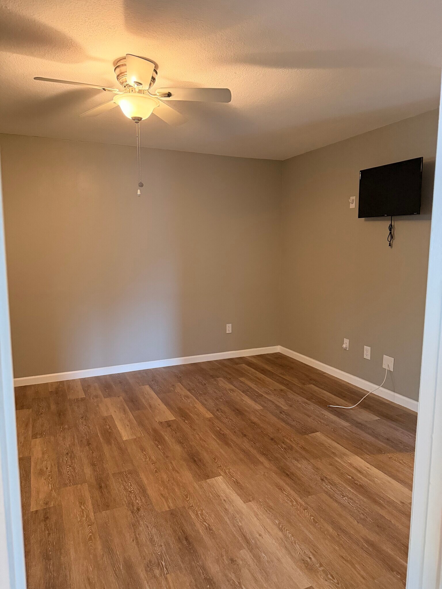 Building Photo - 17404 Dumont Dr