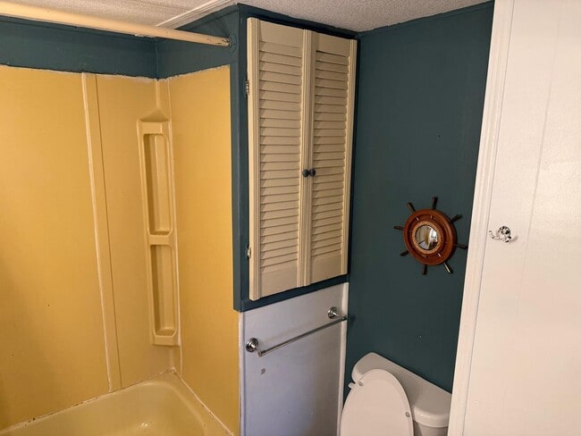 Building Photo - AVAILABLE NOW!