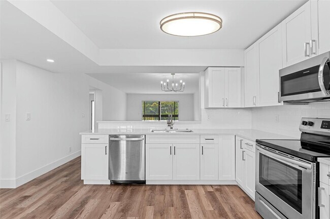 Building Photo - 7301 Amberly Ln