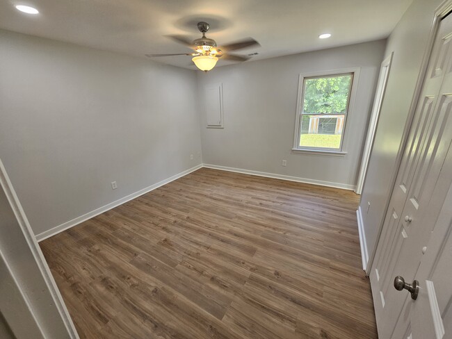 Building Photo - 3610 Woodside Ct
