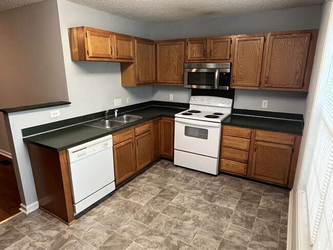 Building Photo - Great 3 Bed, 2 Bath Ranch home in Concord'...