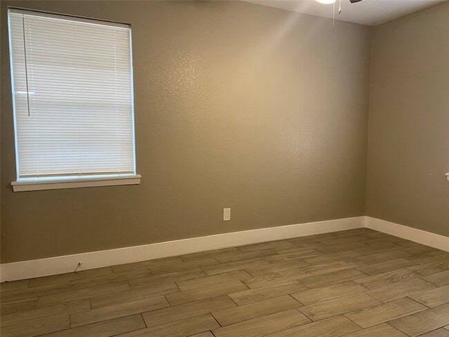 Building Photo - 231 Acker St