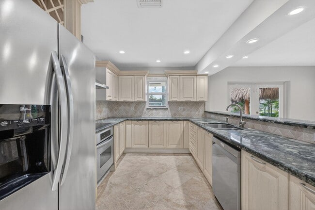 Building Photo - 2213 NE 16th St