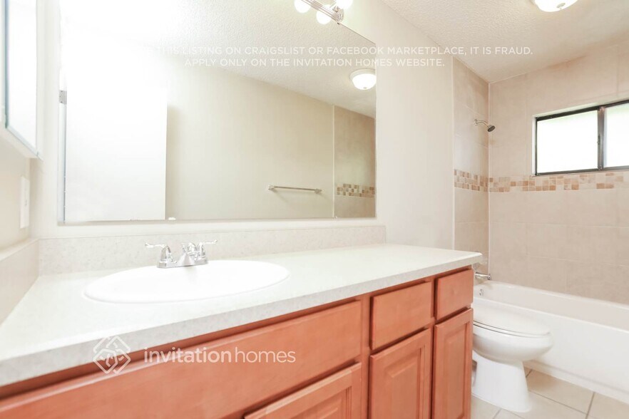 Building Photo - 524 Silvergate Loop