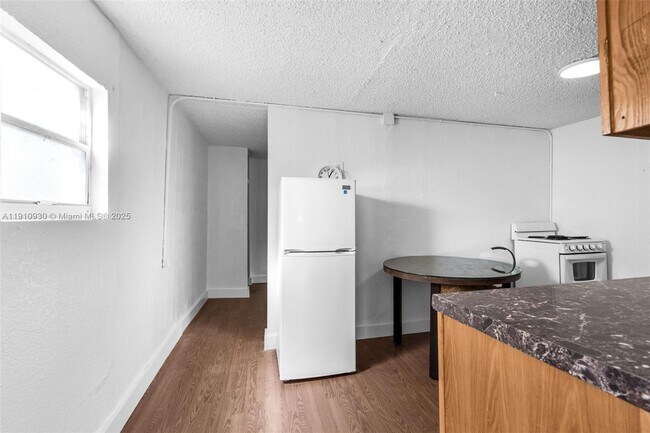 Building Photo - 176 NE 50th St