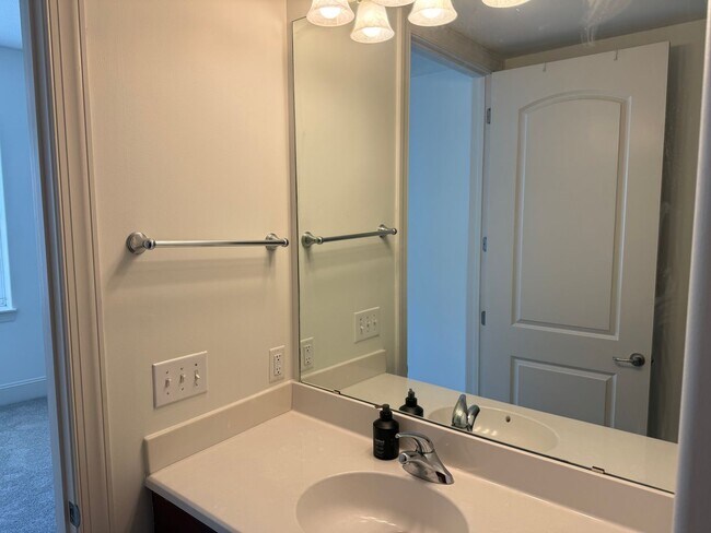 Building Photo - 4620 Piedmont Row Dr