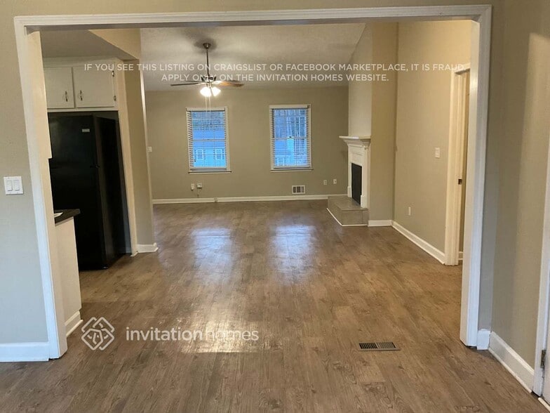 Building Photo - 305 N Briar Ridge