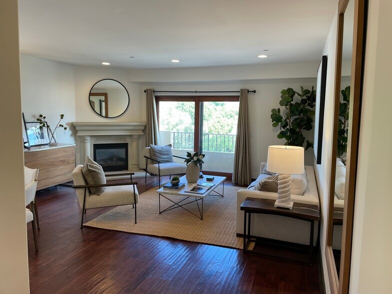 Building Photo - 1215 Armacost Ave