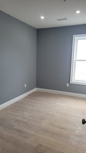 Building Photo - 341 Cambridge St